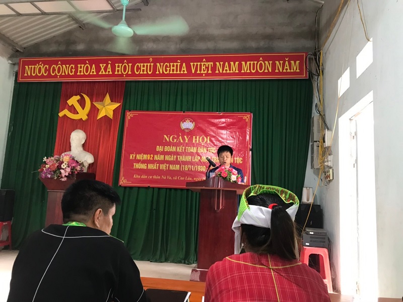 Đồng chí Hoàng Văn Điều –Bí thư Đảng ủy, Chủ tịch UBND xã phát biểu tại Ngày hội thôn Nà Va.