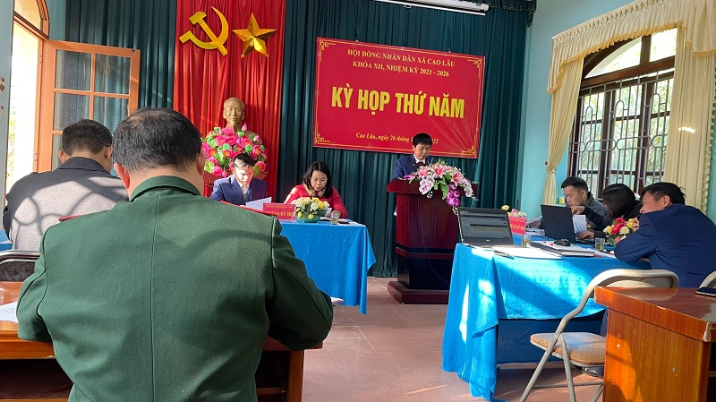 Đồng chí Hoàng Văn Điều - Bí thư Đảng ủy, Chủ tịch UBND xã  phát biểu tại Hội nghị