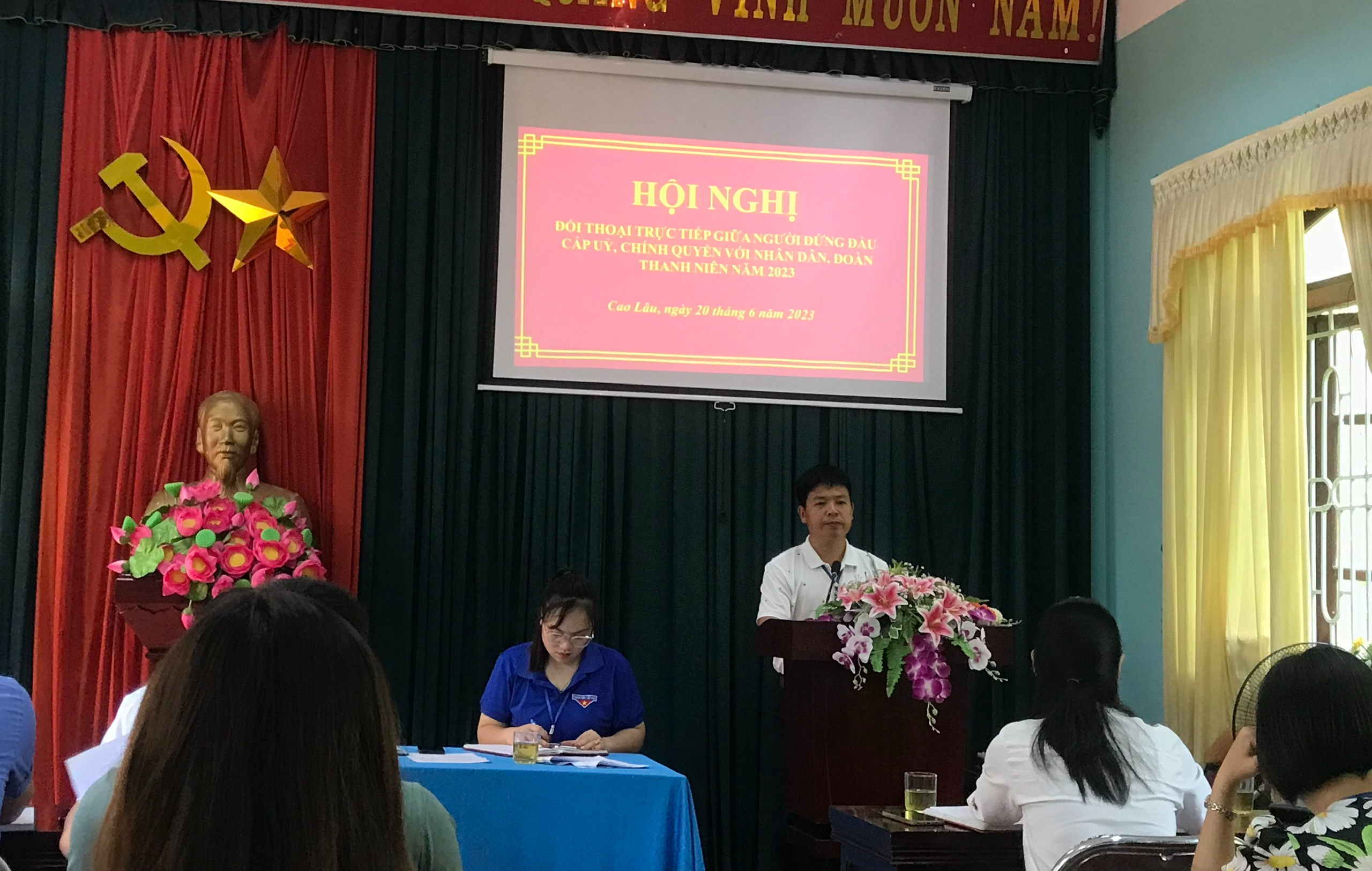 Đồng chí Hoàng Văn Điều - Bí thư Đảng ủy, Chủ tịch UBND xã Cao Lâu phát biểu khai mạc hội nghị đối thoại năm 2023.