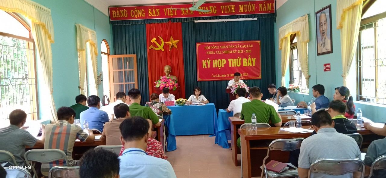 Đồng Vi Văn Thái – Phó Chủ tịch UBND xã thông qua báo cáo tại kỳ họp Thứ Bẩy HĐND xã khoá XXI, nhiệm kỳ 2021-2026.