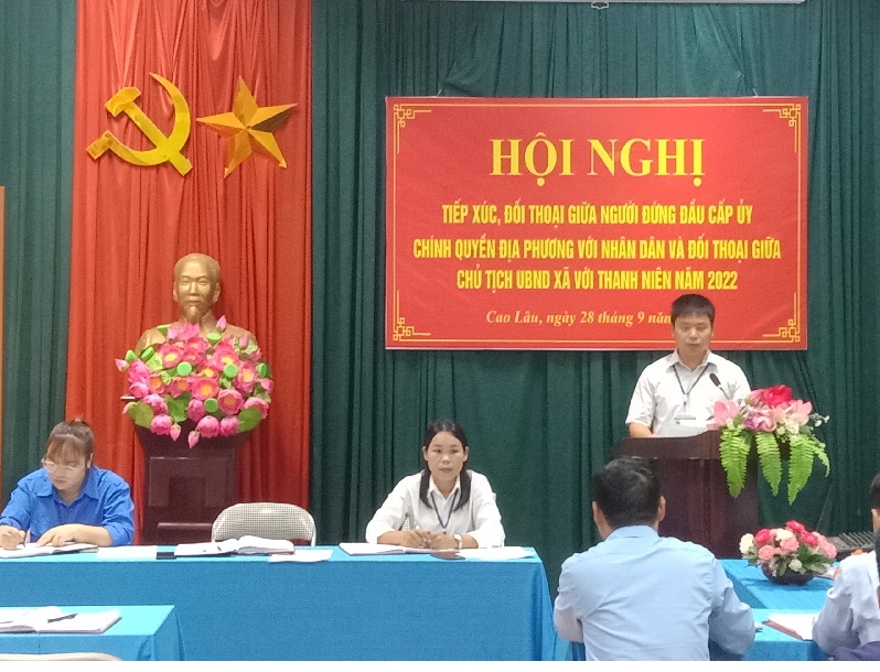 Đồng chí Hoàng Văn Điều - Bí thư Đảng ủy, Chủ tịch UBND xã Cao Lâu phát biểu khai mạc hội nghị đối thoại.