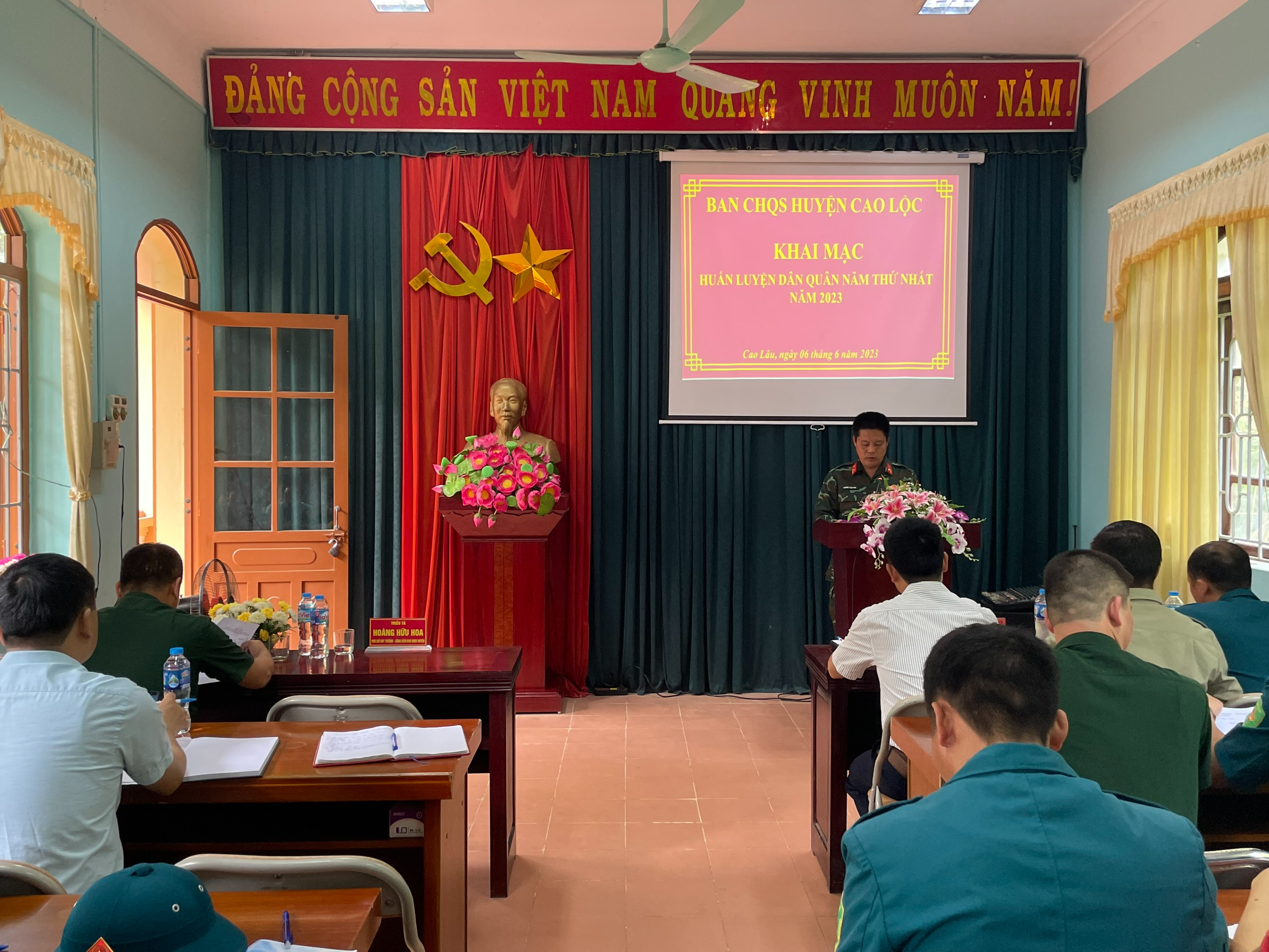 Đồng chí Thiếu tá Hoàng Hữu Hoa – Phó Chỉ huy trưởng động viên - Ban Chỉ huy Quân sự huyện phát biểu khai mạc đợt huấn luyện.