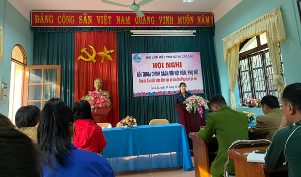 Đồng chí Lộc Thị Vàng – Chủ tịch Hội LHPN xã thông qua hội nghị đối thoại.