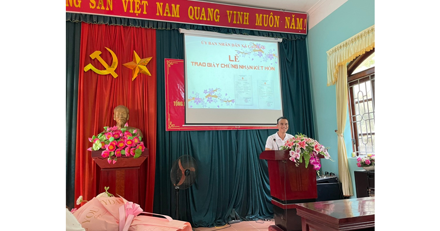 Anh Lương Văn Đàm phát biểu tại buổi Lễ Trao giấy chứng nhận kết hôn