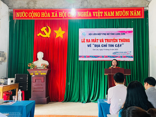 Đồng chí Nguyễn Thị Kim Anh phát biểu tại Lễ ra mắt “ Địa chỉ tin cậy”.