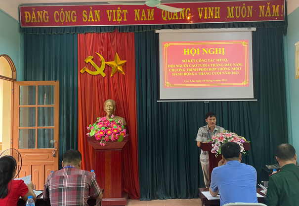 Đồng chí Hoàng Văn Tịnh – Phó Chủ tịch HĐND xã thông báo hoạt động của HĐND xã 6 tháng đầu năm, phương hướng nhiệm vụ 6 tháng cuối năm 2023.