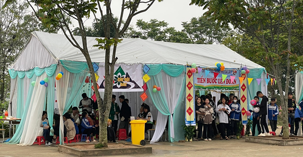 Hội trại tại trường THCS xã Cao Lâu nhân kỷ niệm ngày 26/3.